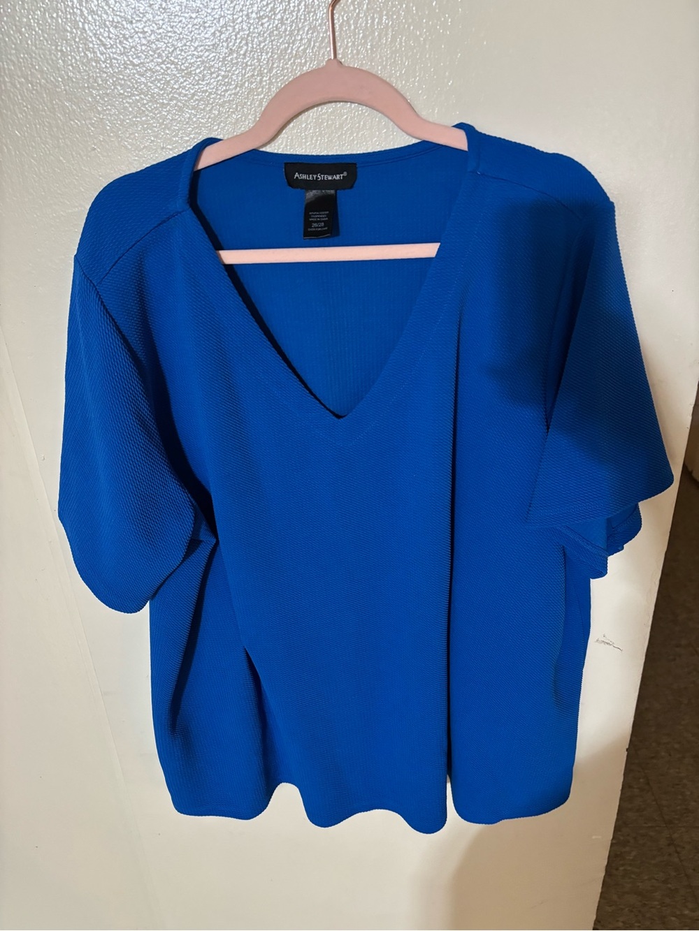 Ashley Stewart Royal Blue V-Neck Textured Top. Size 26/28,